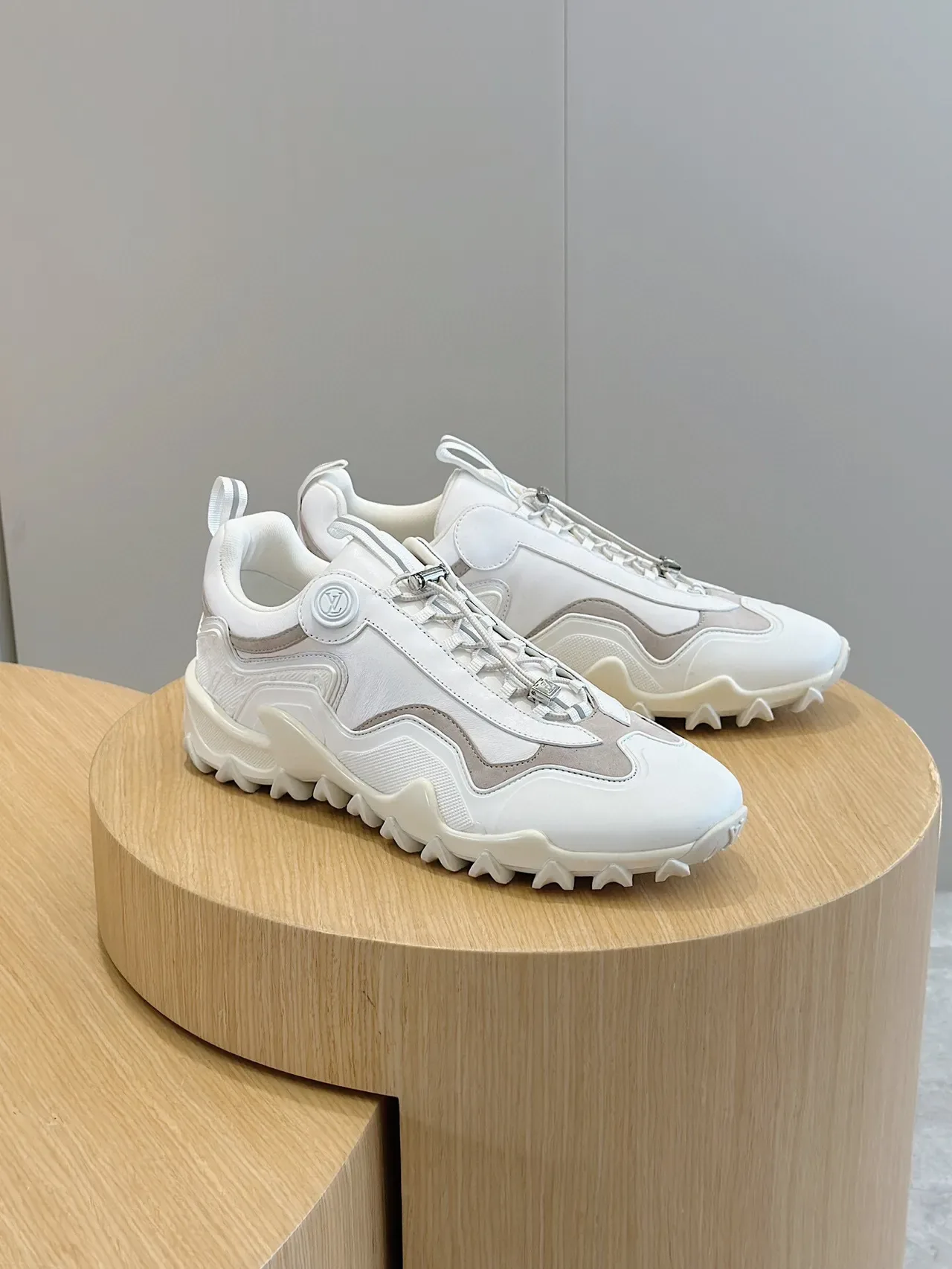 Louis Vuitton Trail White and Beige Lifestyle Sneakers 3