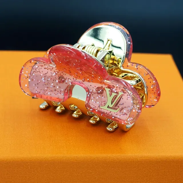 Louis Vuitton Broche Clip de Garra Résine Translucide Rose Pailletée 7