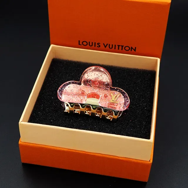 Louis Vuitton Broche Clip de Garra Résine Translucide Rose Pailletée 9
