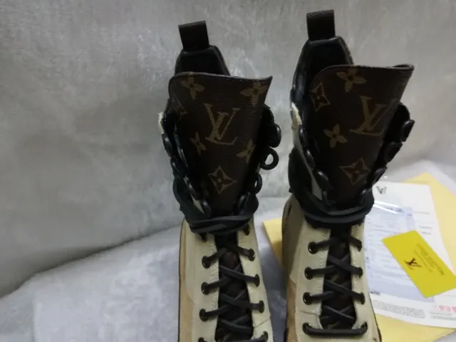 Louis Vuitton Trekking Boot أحذية كاحل بيج مونوغرام سويد و باتنت 4