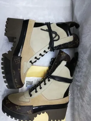 Louis Vuitton Trekking Boot أحذية كاحل بيج مونوغرام سويد و باتنت 6