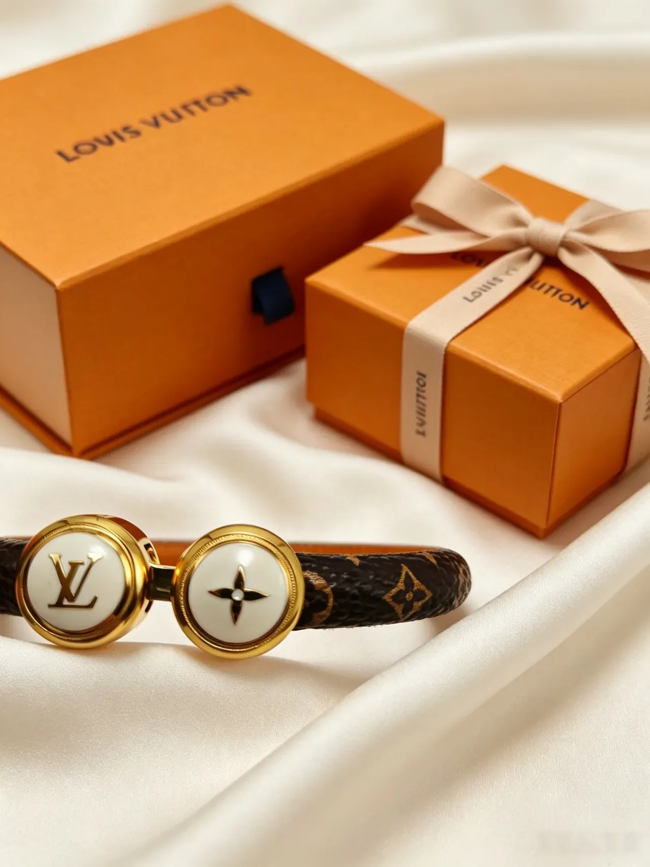 Louis Vuitton Twist Bracelet Black Monogram Leather Gold Tone Mother-of-Pearl Inlay Bracelet 3