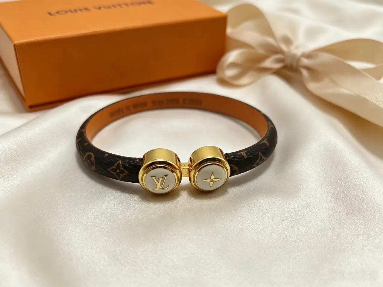 Louis Vuitton Twist Bracelet Black Monogram Leather Gold Tone Mother-of-Pearl Inlay Bracelet 4