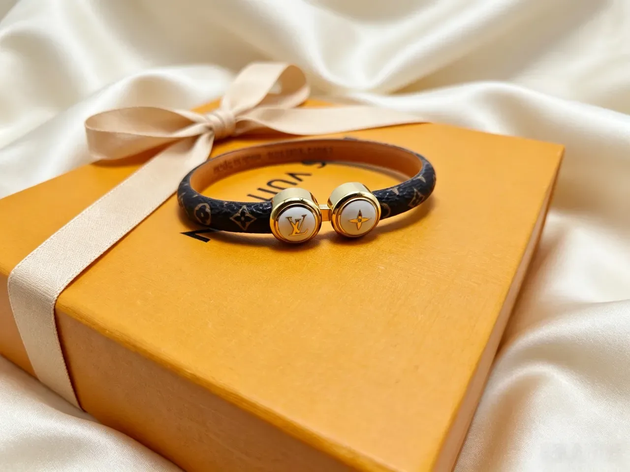 Louis Vuitton Twist Bracelet Black Monogram Leather Gold Tone Mother-of-Pearl Inlay Bracelet 6