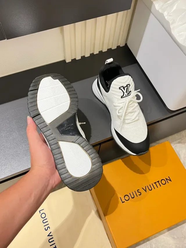 Louis Vuitton Blancs Noirs Upper Tricot Monogram Branding Lifestyle Sneakers 4