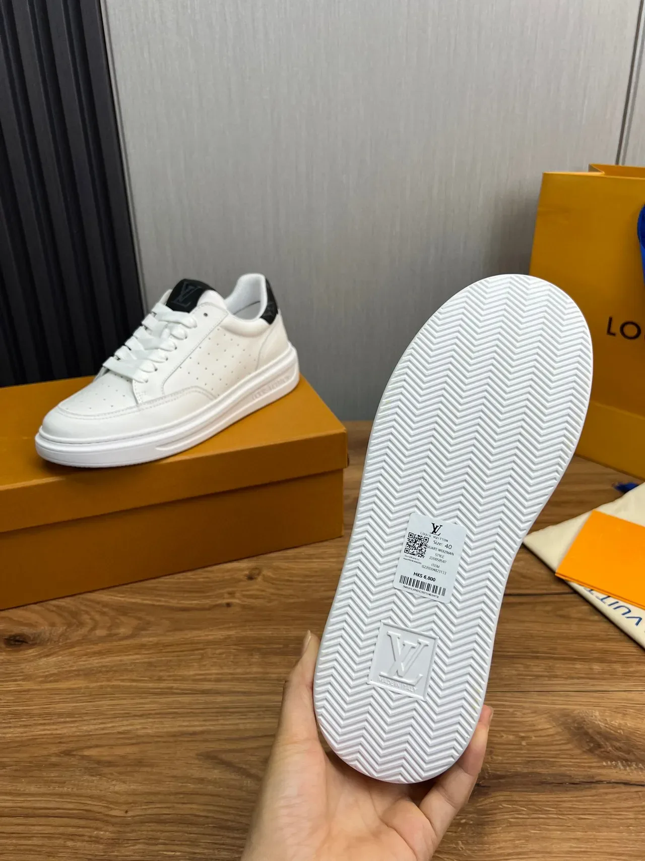 Louis Vuitton সাদা কালো পারফোরেটেড লেদার আপার মোটা প্ল্যাটফর্ম সোল লাইফস্টাইল স্নিকার 9