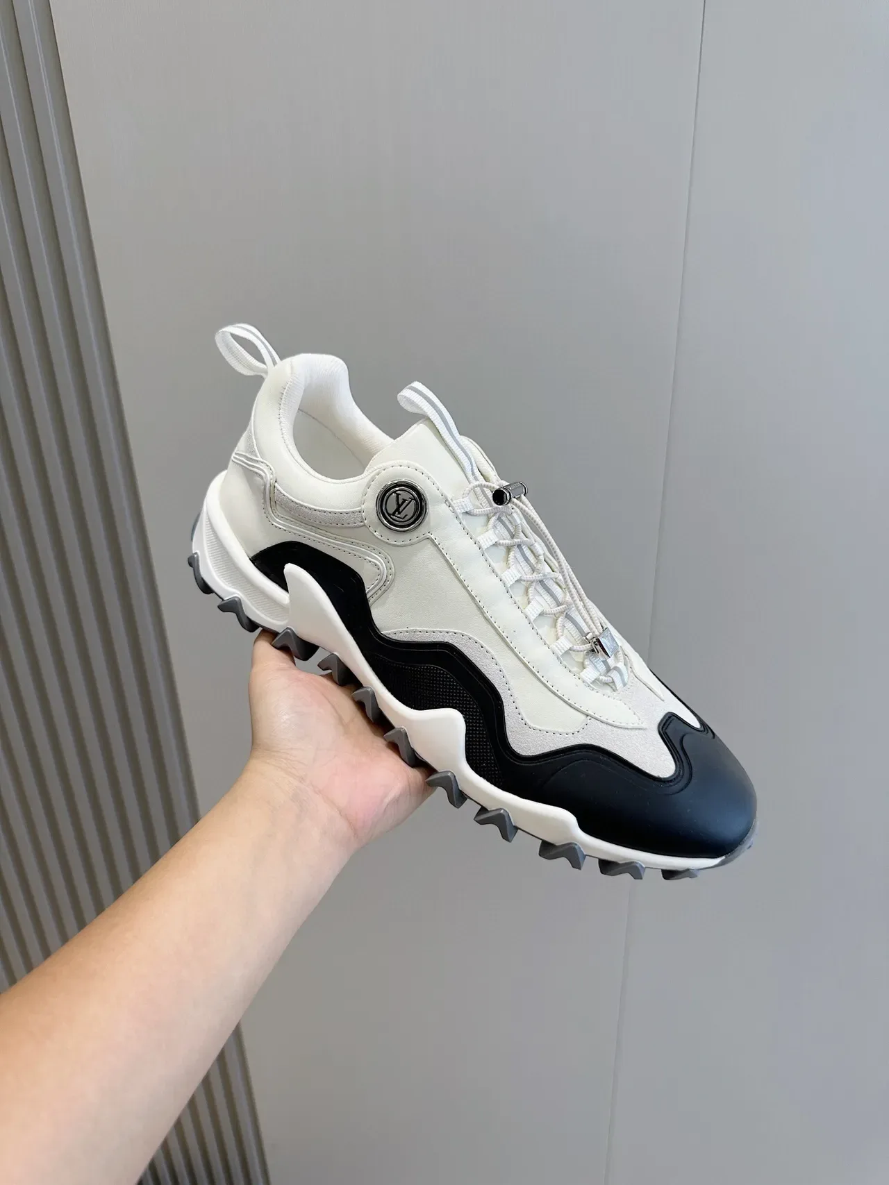Louis Vuitton Blancs et Noirs Midsole Sculpté Overlays Ondulés Chunky Sneakers 5