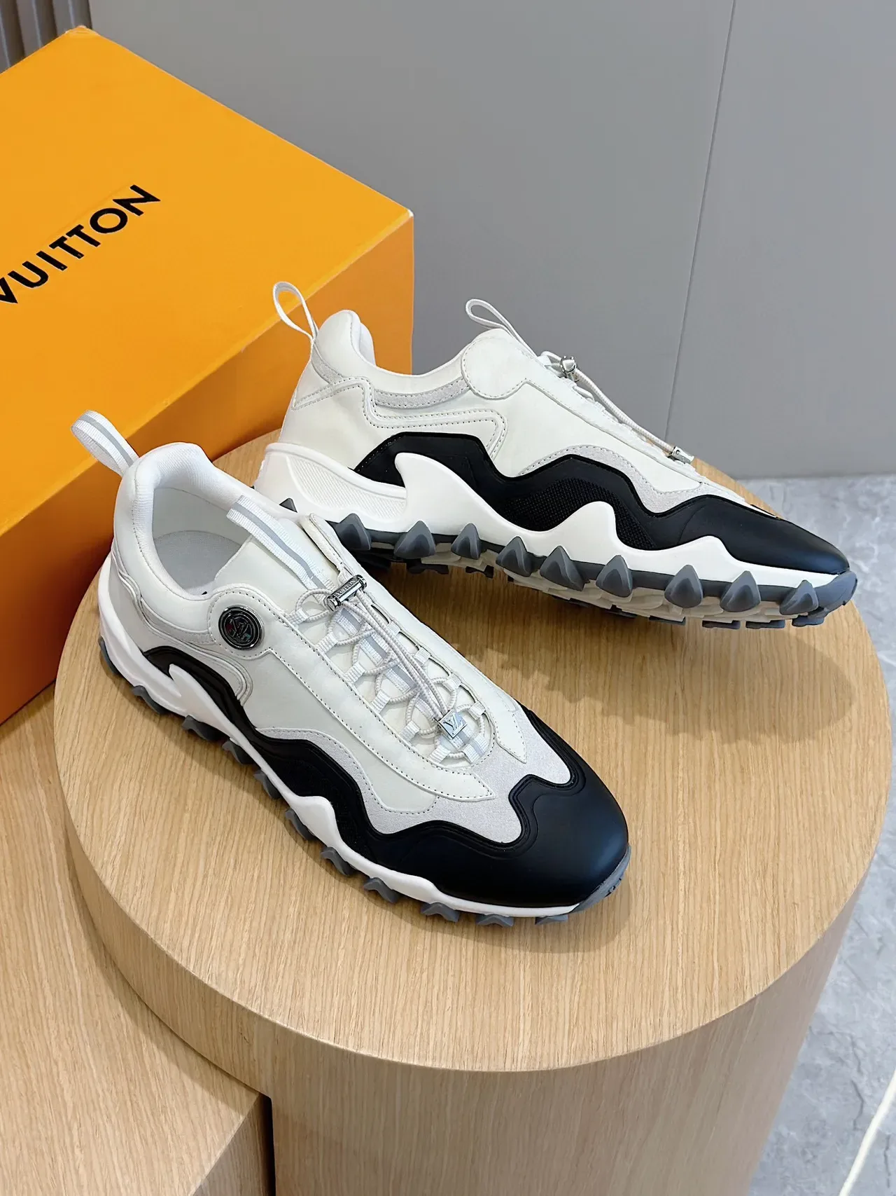 Louis Vuitton Blancs et Noirs Midsole Sculpté Overlays Ondulés Chunky Sneakers 7