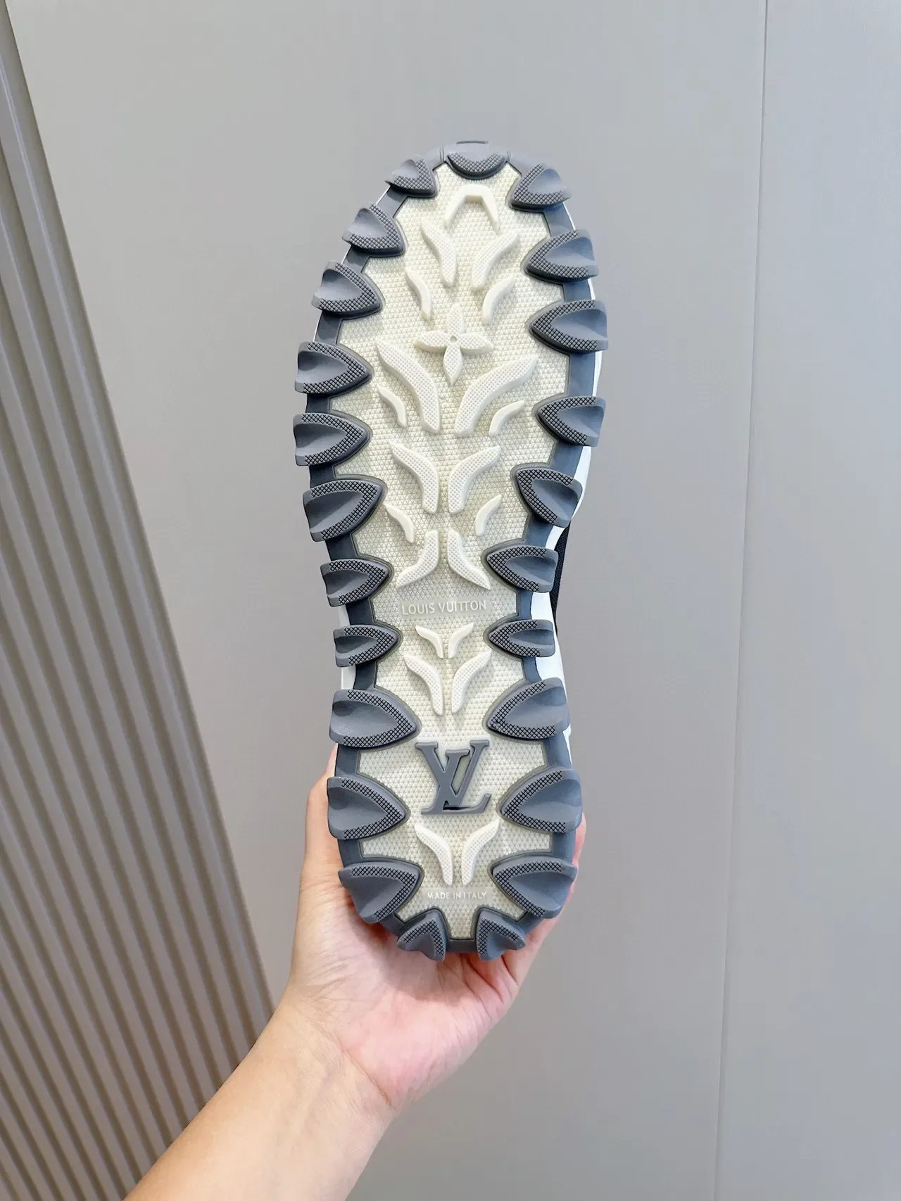 Louis Vuitton Blancs et Noirs Midsole Sculpté Overlays Ondulés Chunky Sneakers 9
