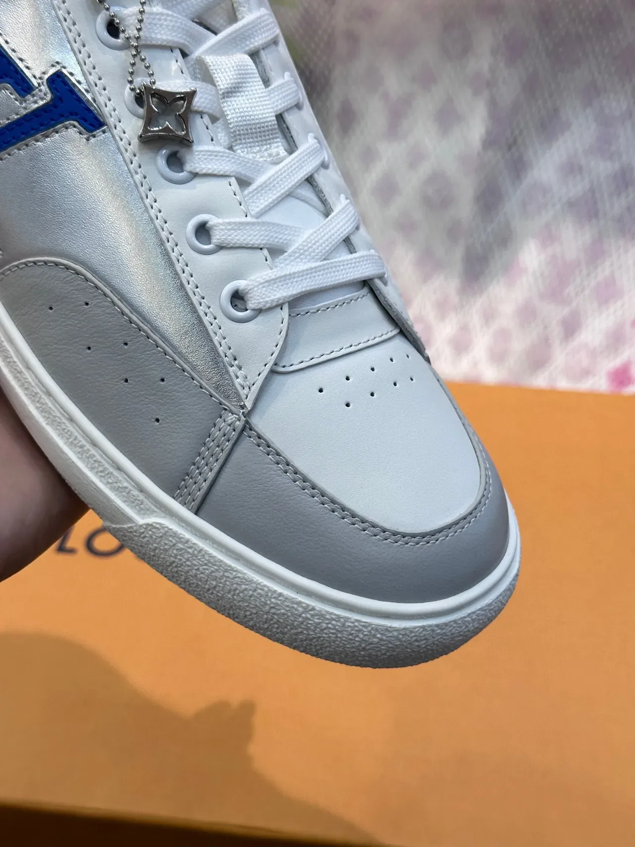 Louis Vuitton White Gray Low-Top Leather-and-Synthetic Upper Lifestyle Sneakers 8