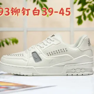 Louis Vuitton Zapatillas Lifestyle Blancas y Plateadas de Cuero Pebbled con Detalle Studded
