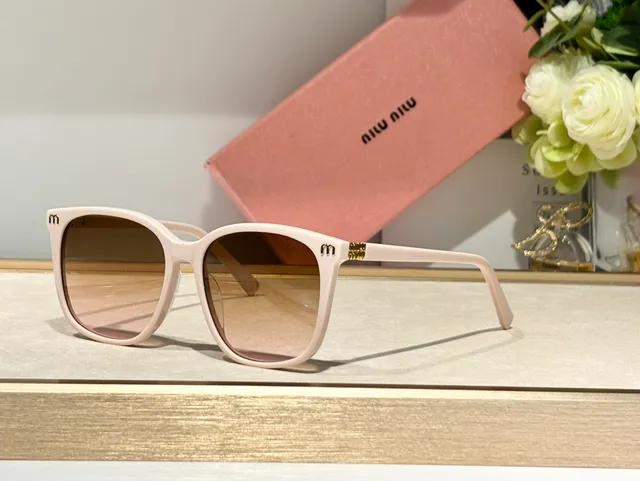 Miu Miu نظارات شمسية مربعة من الأسيتات مع تدرج 5
