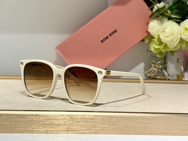 Miu Miu نظارات شمسية مربعة من الأسيتات مع تدرج 6