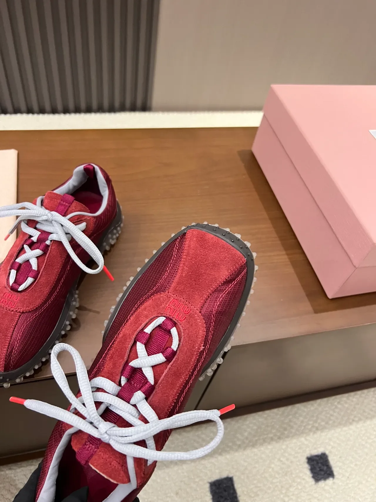 Miu Miu Wander Sneakers Lifestyle en Daim Rouge et Maille 2