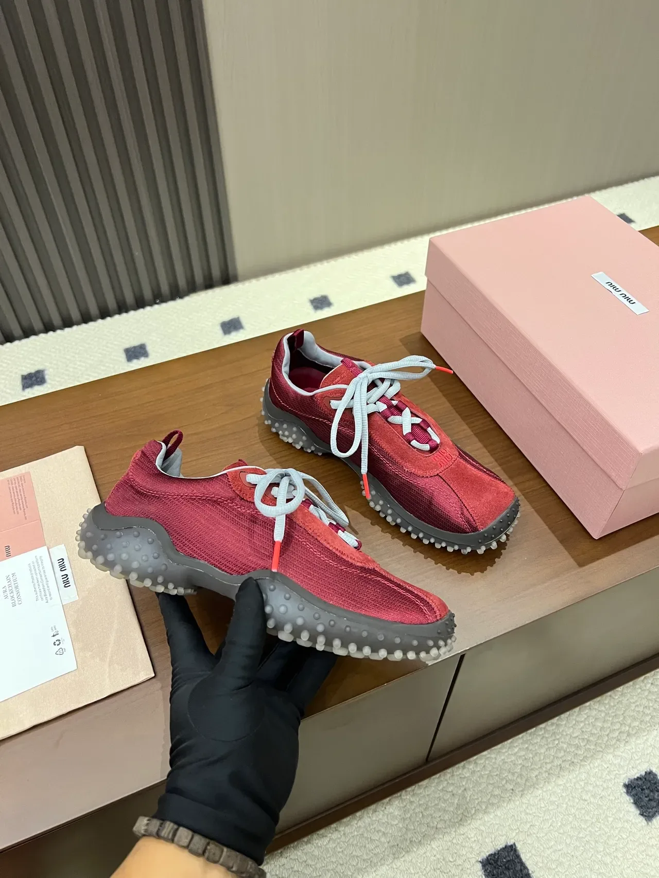 Miu Miu Wander Sneakers Lifestyle en Daim Rouge et Maille 3