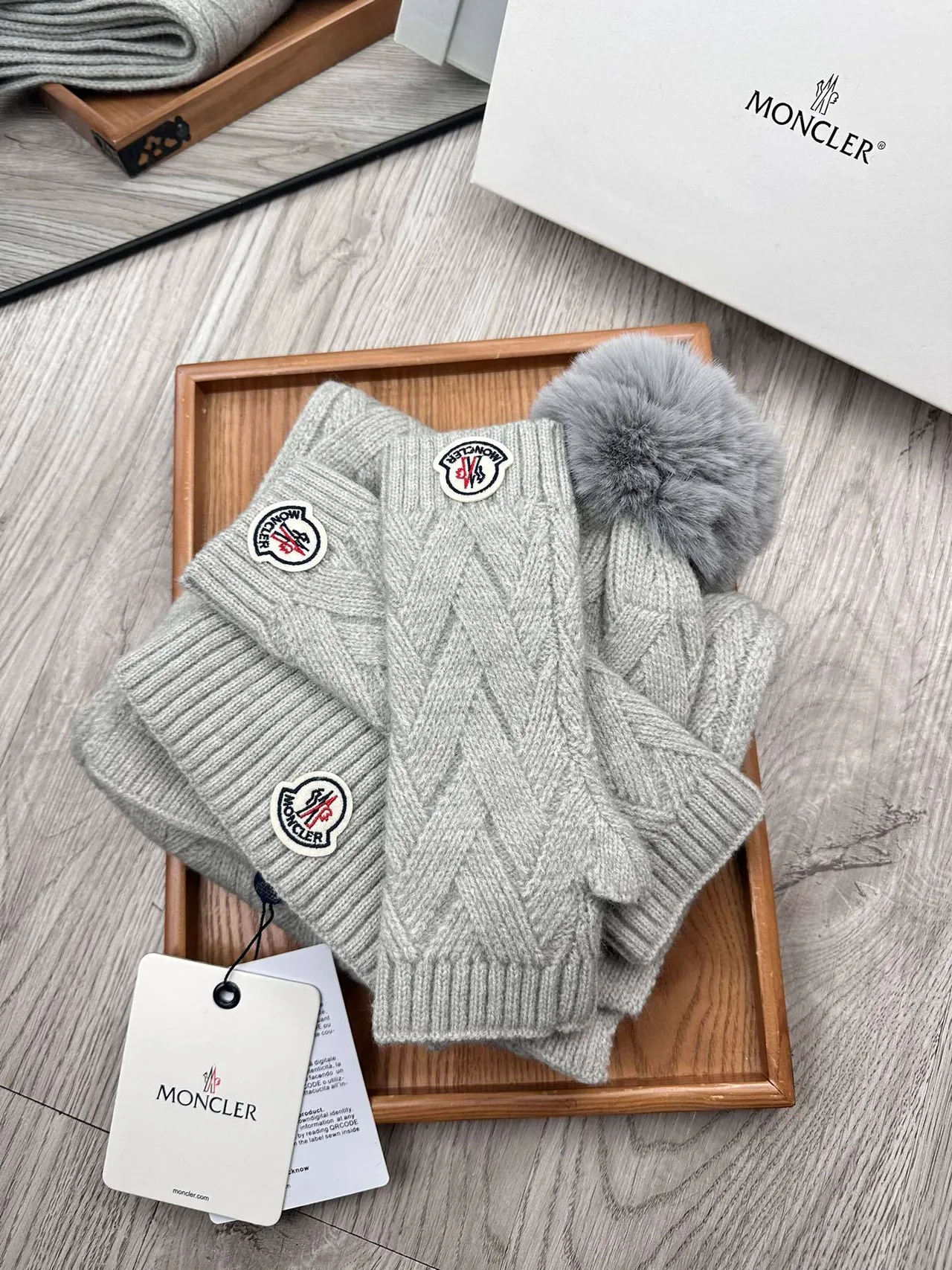 Moncler Gris Tricoté Rib Faux Fourrure Pom-Pom Beanie 3