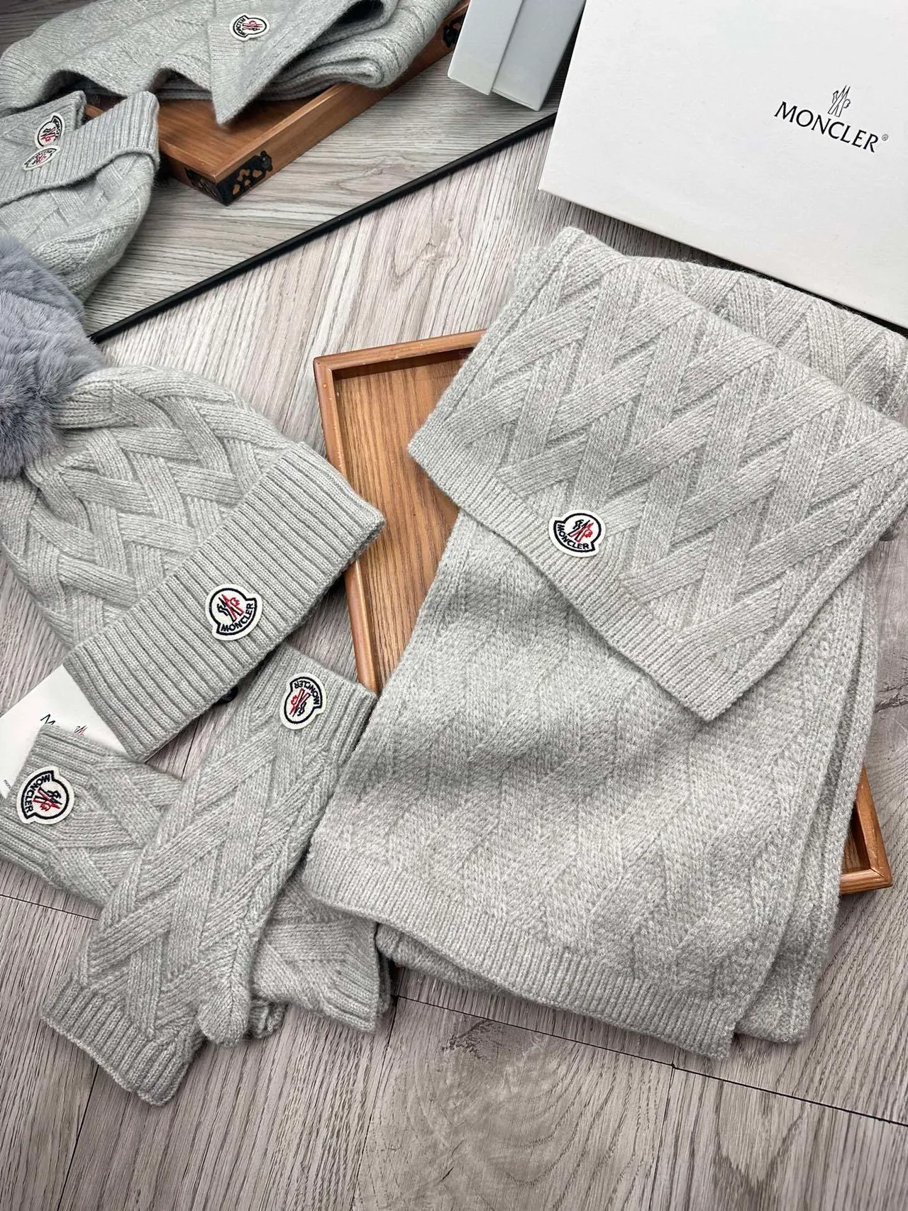Moncler Gris Tricoté Rib Faux Fourrure Pom-Pom Beanie 6