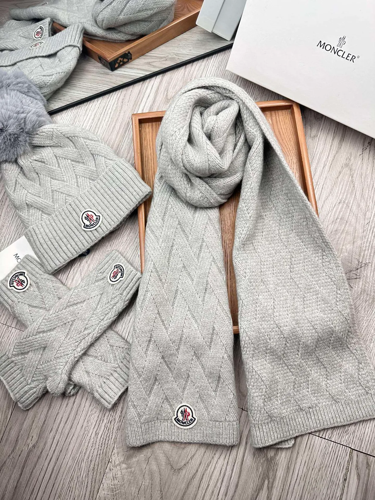 Moncler Gris Tricoté Rib Faux Fourrure Pom-Pom Beanie 8