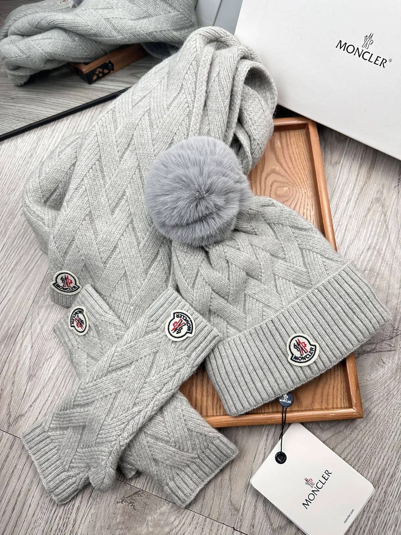 Moncler Gris Tricoté Rib Faux Fourrure Pom-Pom Beanie 10