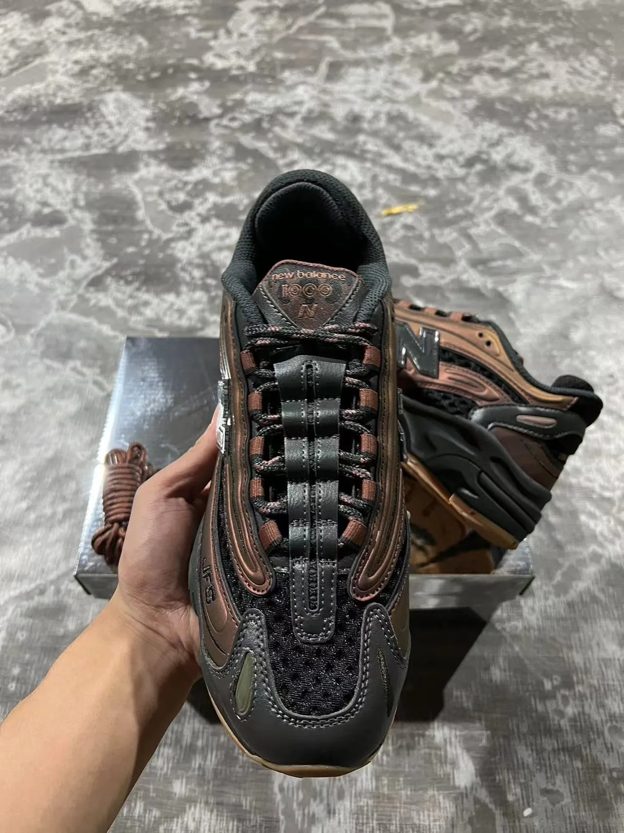 New Balance 1000 Noir Marron Semelle multicouche Contraste métallique Baskets épaisses 3