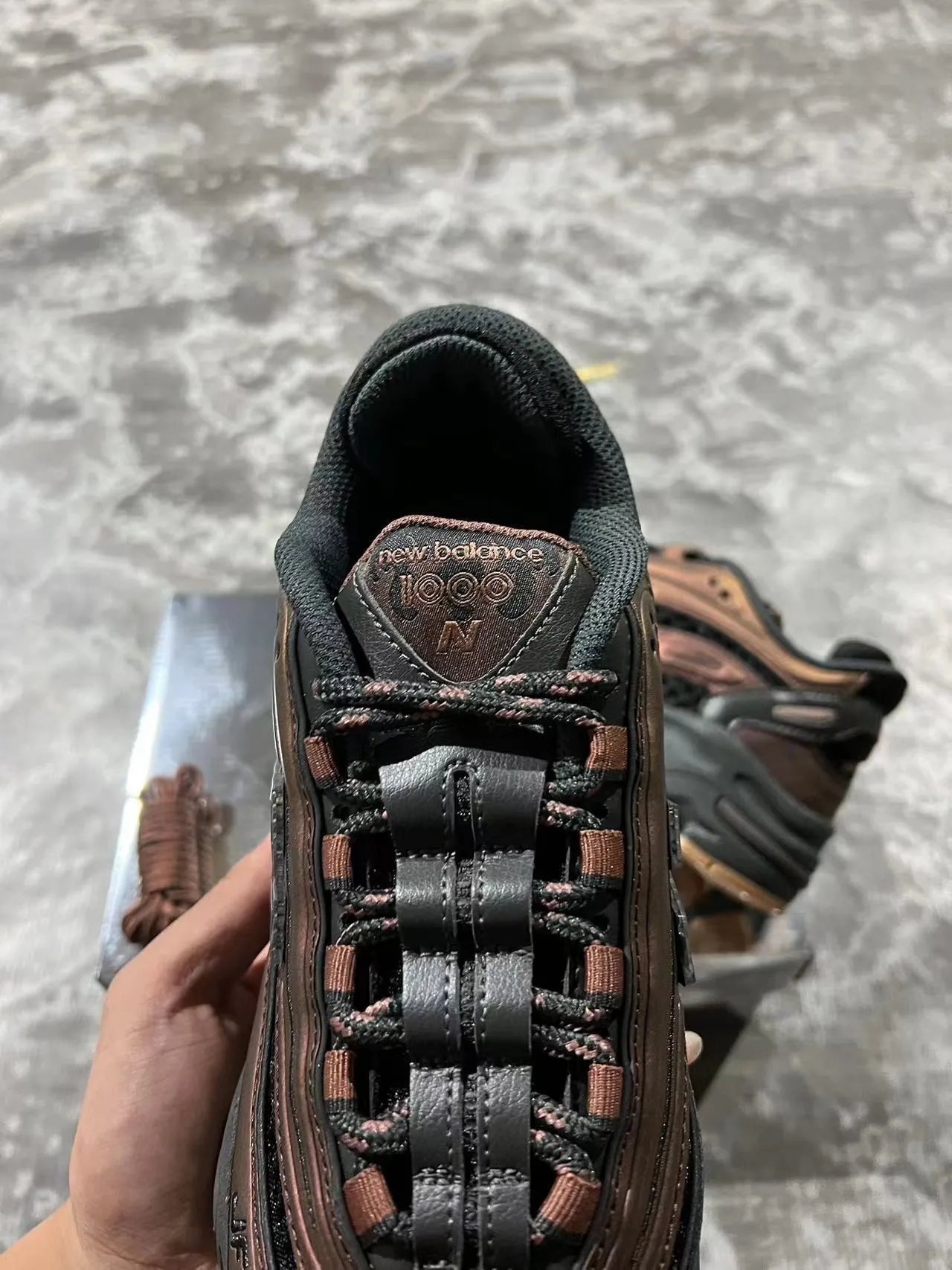 New Balance 1000 Noir Marron Semelle multicouche Contraste métallique Baskets épaisses 4