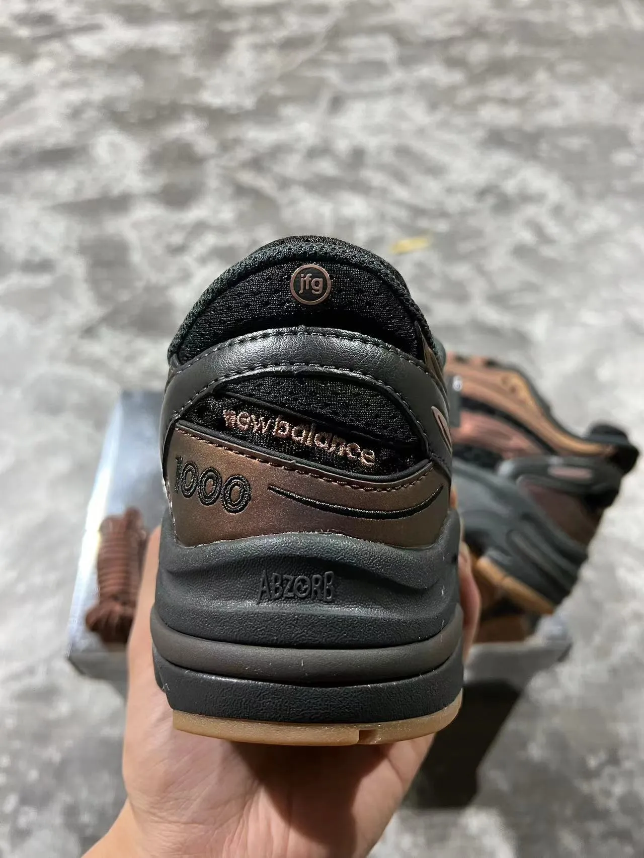 New Balance 1000 Noir Marron Semelle multicouche Contraste métallique Baskets épaisses 8