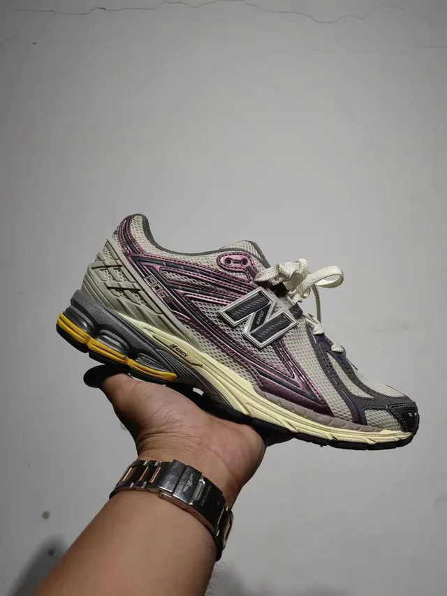New Balance 1906R বেইজ বেগুনি ধূসর দৌড়ের জুতো 3