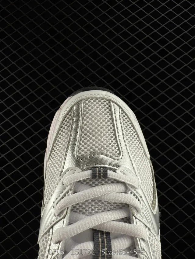 New Balance 530 Sneakers Lifestyle Blanc et Gris 2