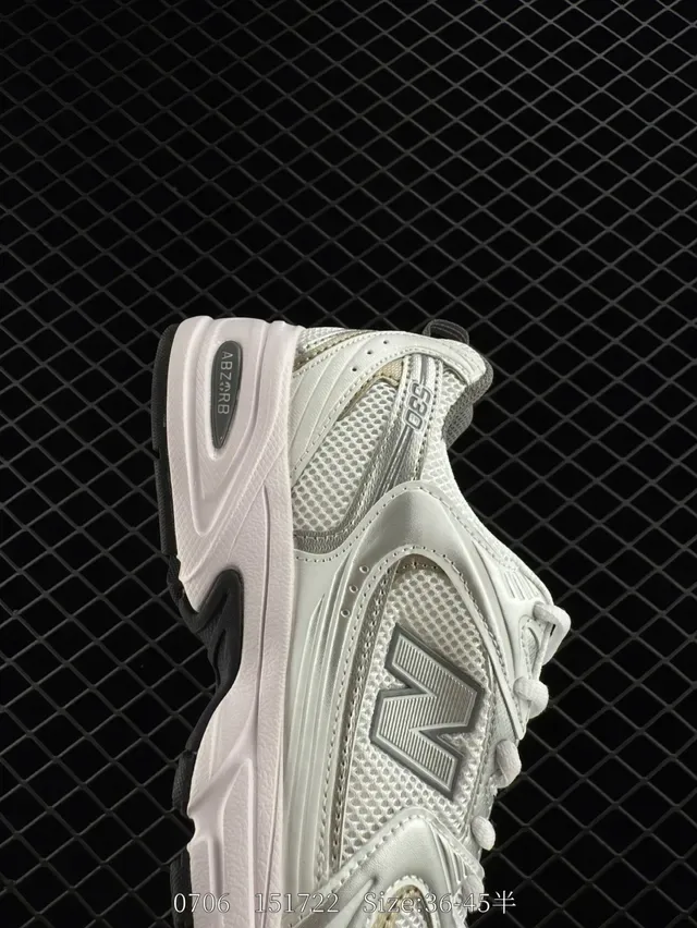 New Balance 530 Sneakers Lifestyle Blanc et Gris 3