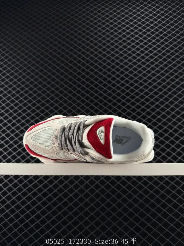 New Balance 9060 بيج وكريم سنيكرز تشانكي 3