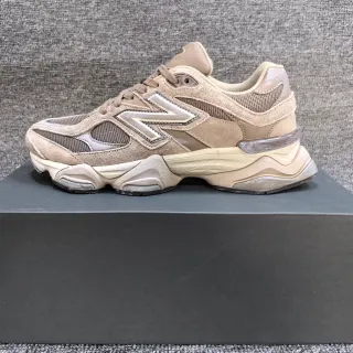 New Balance Sneakers chunky beige gris avec semelle sculptée et empeigne mixtes daim et mesh