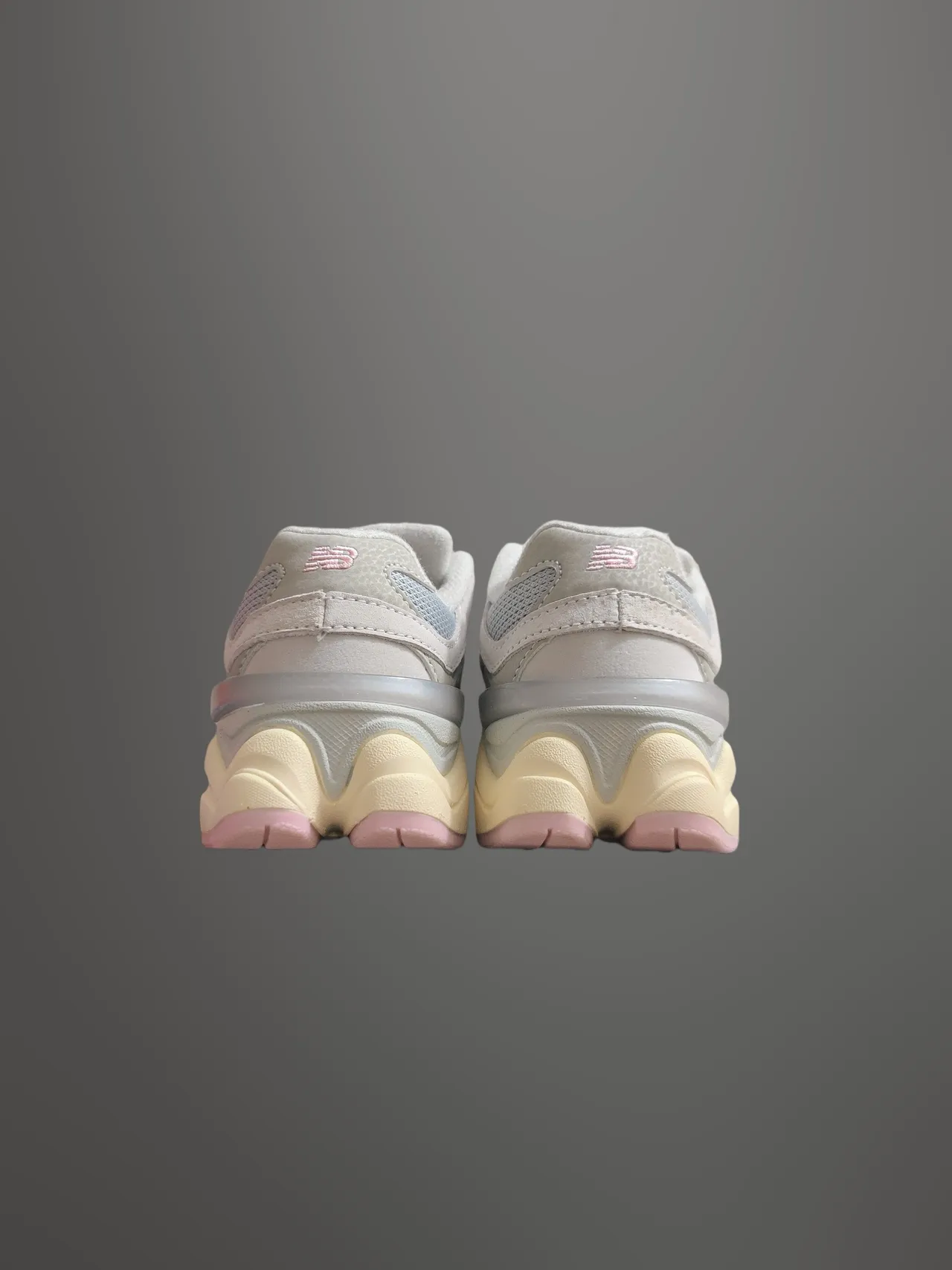 New Balance Bege Rosa Solado Esculpido Upper de Malha-Suede em Camadas Tênis Chunky 7