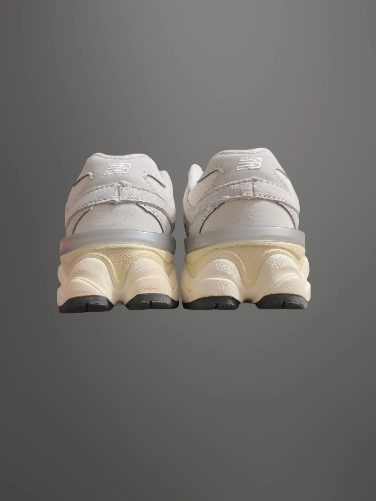 New Balance Bege Rosa Solado Esculpido Upper de Malha-Suede em Camadas Tênis Chunky 16
