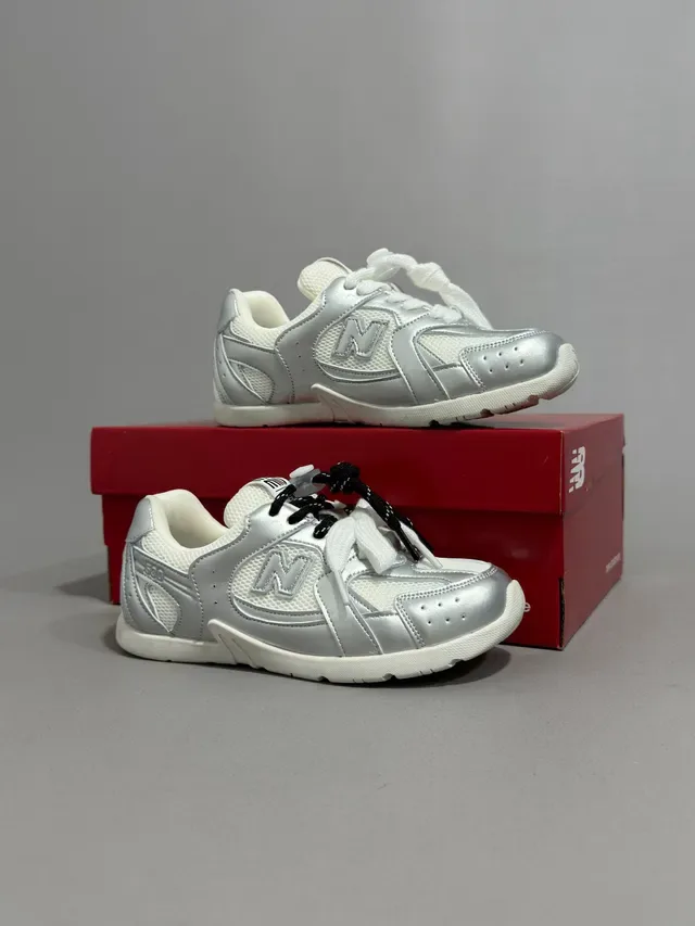 New Balance Chaussures Lifestyle Beige Blanc Matériau Mixte Supérieur Couche Maille Et Daim 5