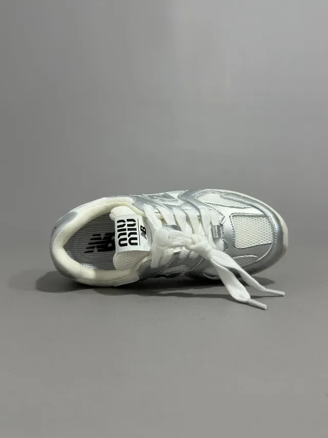 New Balance Chaussures Lifestyle Beige Blanc Matériau Mixte Supérieur Couche Maille Et Daim 9