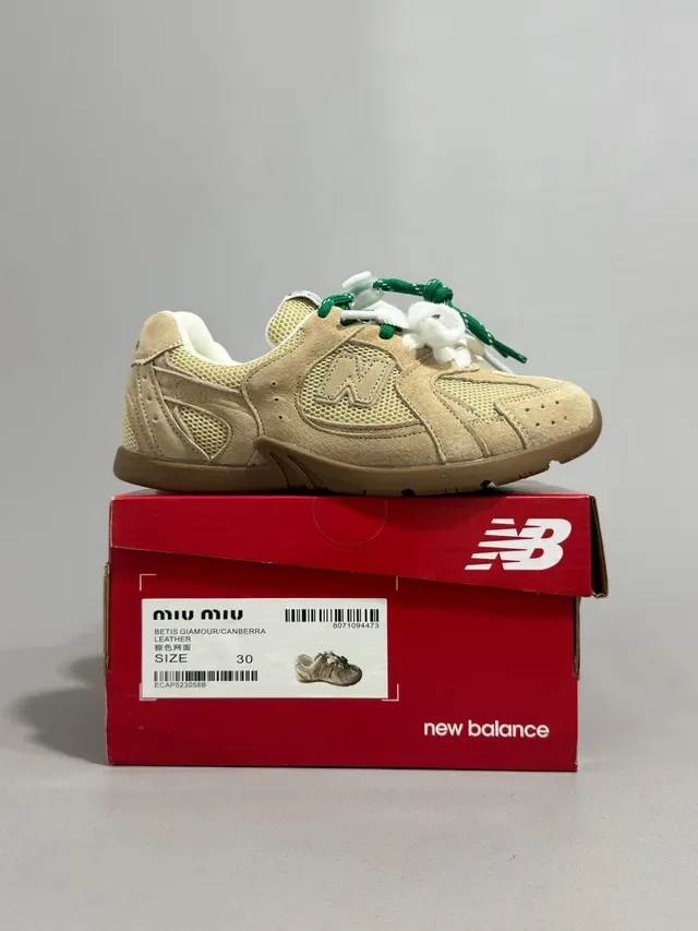 New Balance Chaussures Lifestyle Beige Blanc Matériau Mixte Supérieur Couche Maille Et Daim 13