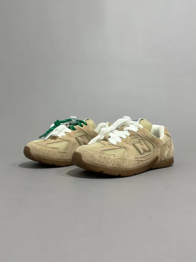 New Balance Chaussures Lifestyle Beige Blanc Matériau Mixte Supérieur Couche Maille Et Daim 15