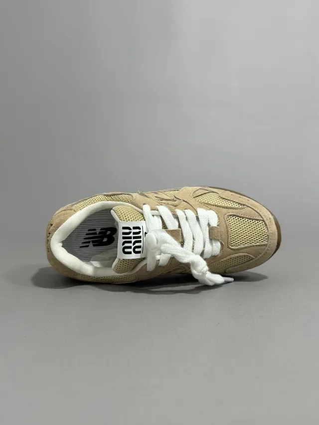 New Balance Chaussures Lifestyle Beige Blanc Matériau Mixte Supérieur Couche Maille Et Daim 17