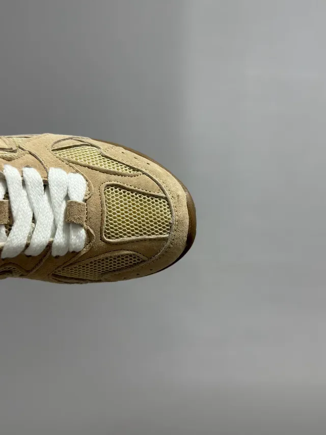 New Balance Chaussures Lifestyle Beige Blanc Matériau Mixte Supérieur Couche Maille Et Daim 18