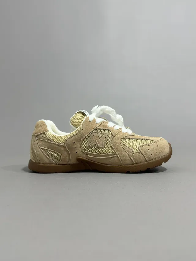 New Balance Chaussures Lifestyle Beige Blanc Matériau Mixte Supérieur Couche Maille Et Daim 19