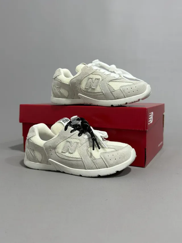 New Balance Chaussures Lifestyle Beige Blanc Matériau Mixte Supérieur Couche Maille Et Daim 21