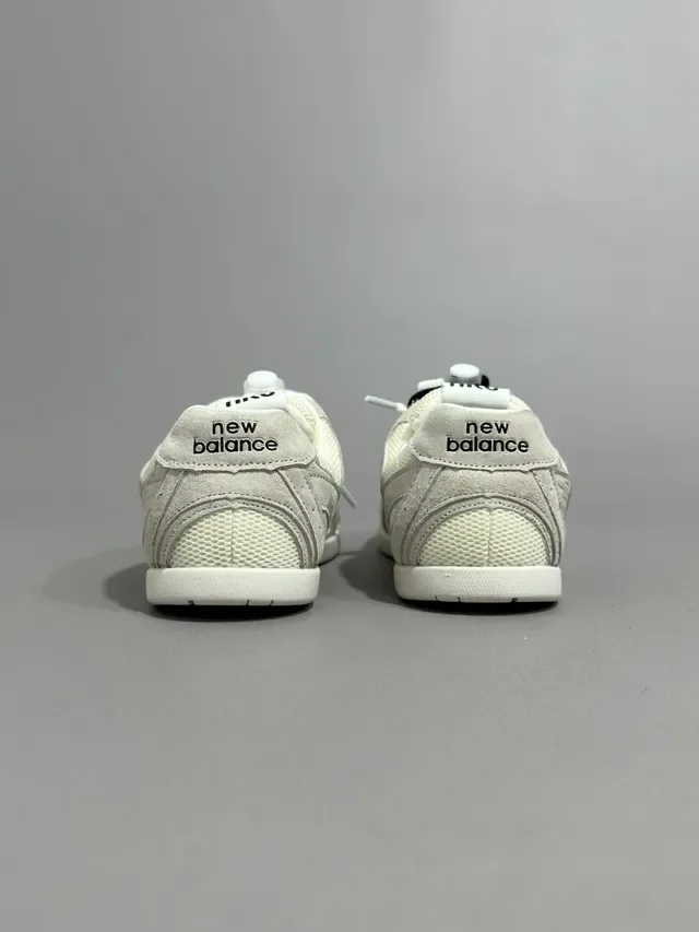 New Balance Chaussures Lifestyle Beige Blanc Matériau Mixte Supérieur Couche Maille Et Daim 23
