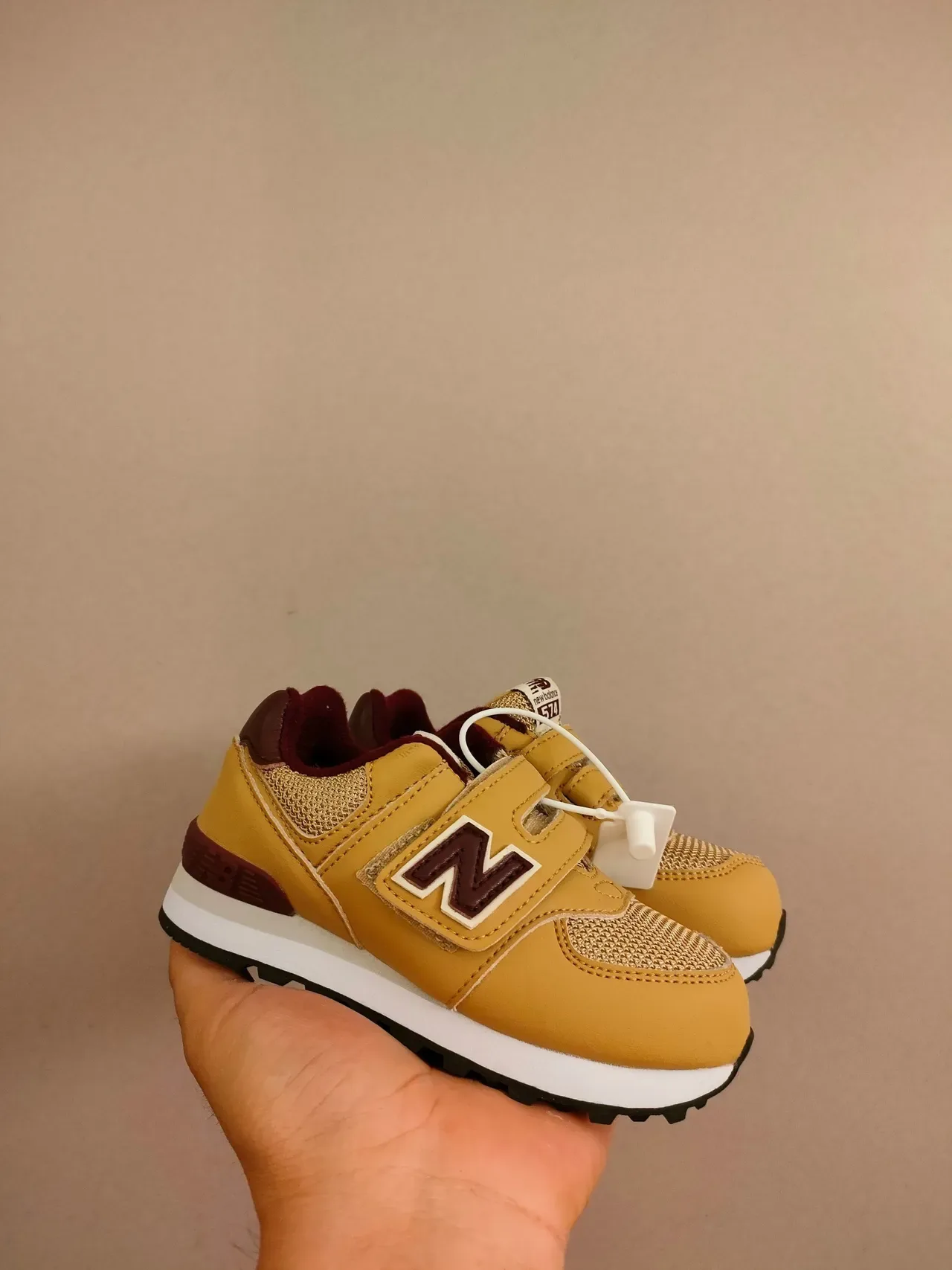 New Balance Chaussures Lifestyle Beige Jaune Low-Top avec Upper Stratifié 7
