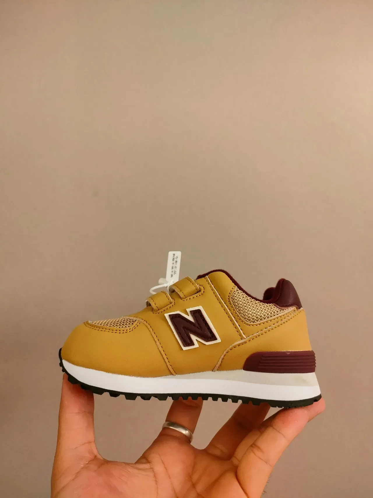 New Balance Chaussures Lifestyle Beige Jaune Low-Top avec Upper Stratifié 11
