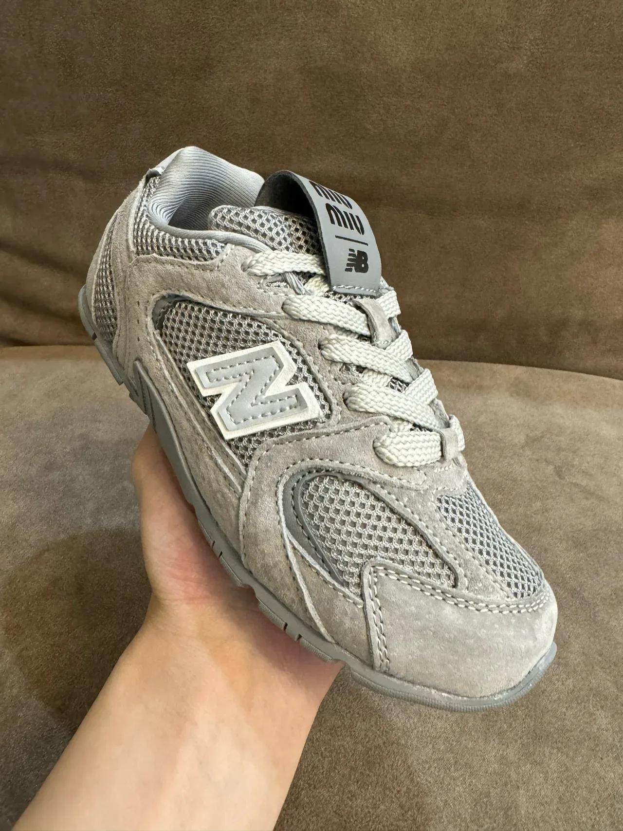 New Balance Chaussures Lifestyle Noir Gris Low-Top Mesh-Suede Hybrid Upper 8