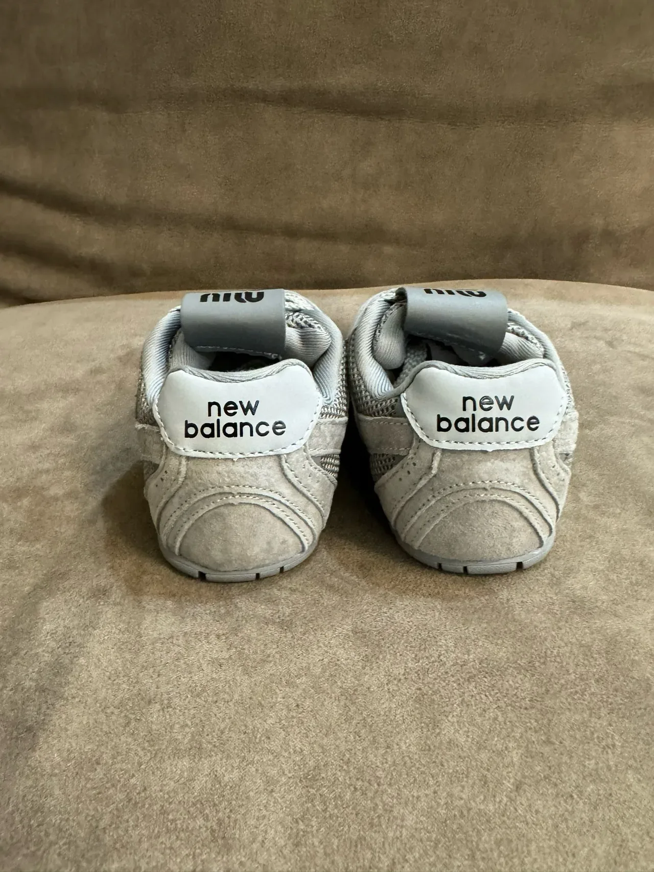 New Balance Chaussures Lifestyle Noir Gris Low-Top Mesh-Suede Hybrid Upper 9