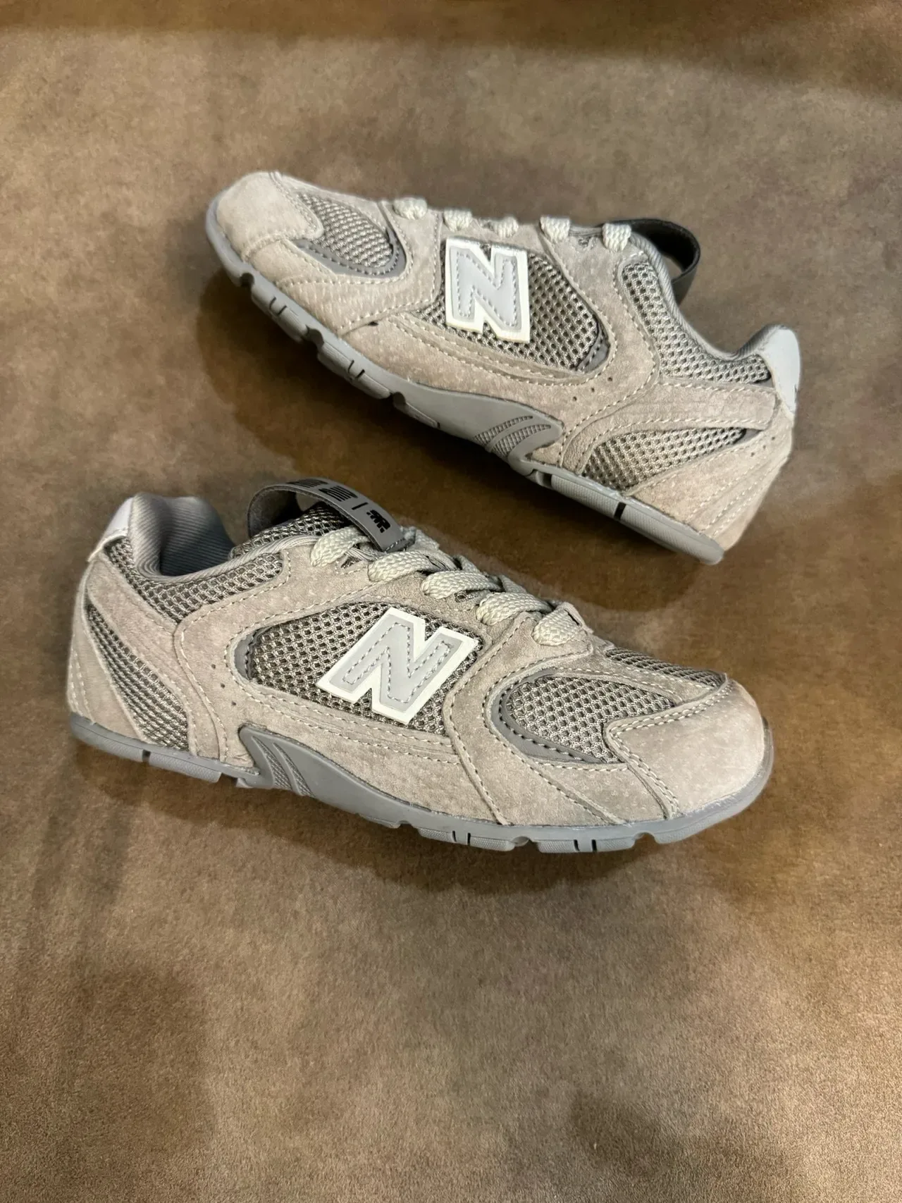 New Balance Chaussures Lifestyle Noir Gris Low-Top Mesh-Suede Hybrid Upper 10