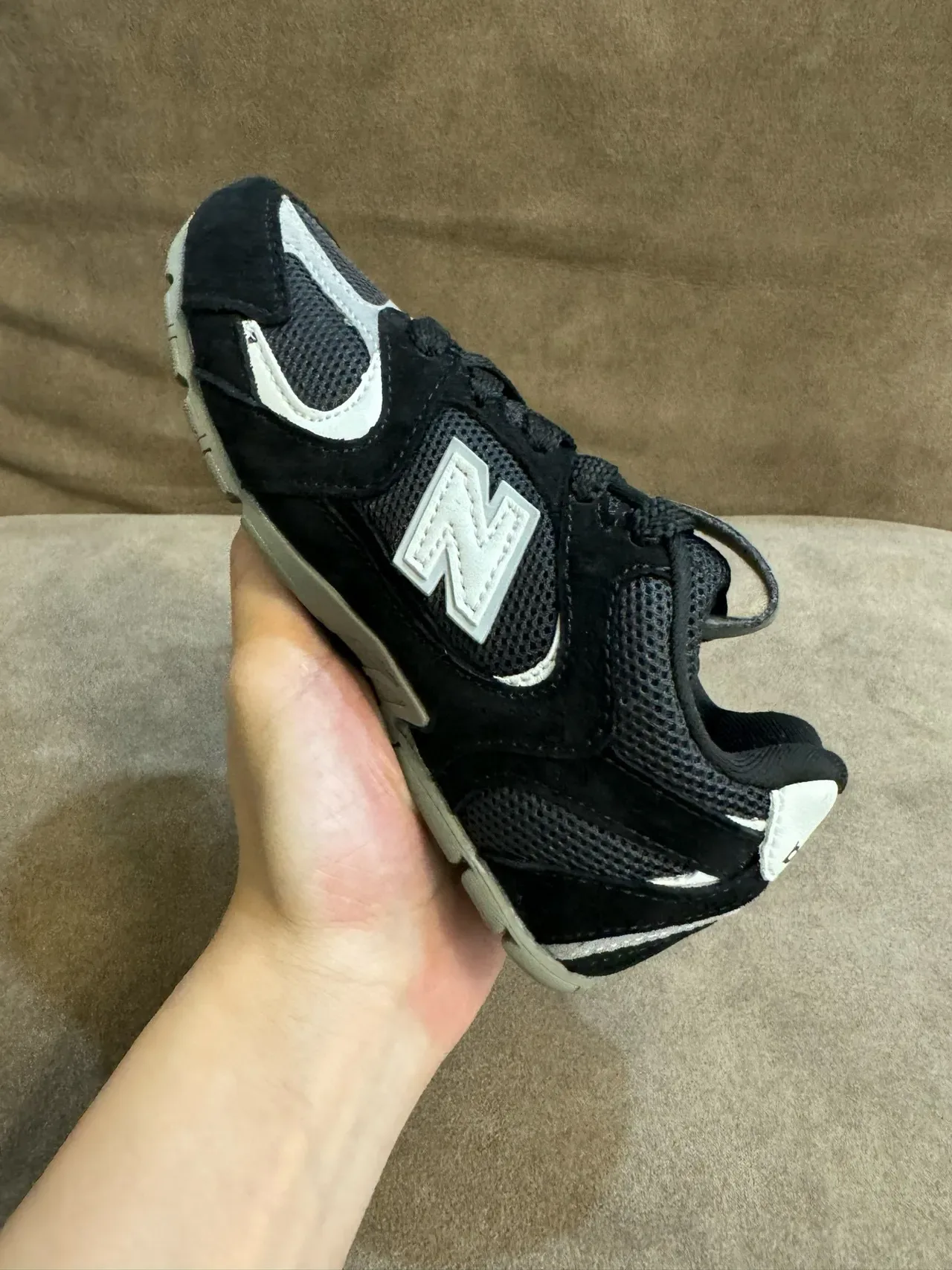 New Balance Chaussures Lifestyle Noir Gris Low-Top Mesh-Suede Hybrid Upper 15