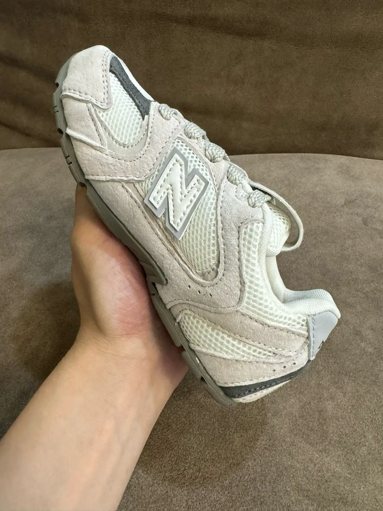 New Balance Chaussures Lifestyle Noir Gris Low-Top Mesh-Suede Hybrid Upper 23