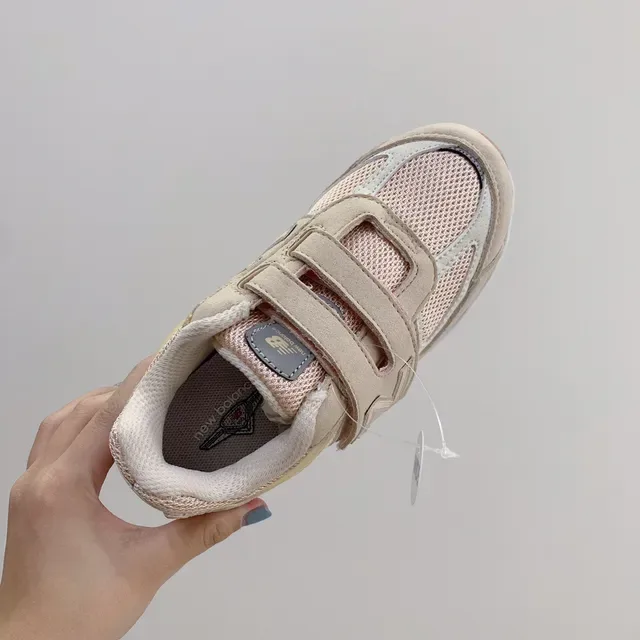 New Balance حذاء أسلوب حياة رمادي أسود منخفض مع شريط هوك أند لوب 18